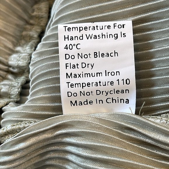 Light Green Pleated Palazzo Pants – Elastic Waist - Size M - Inseam 33” - Picture 9 of 11